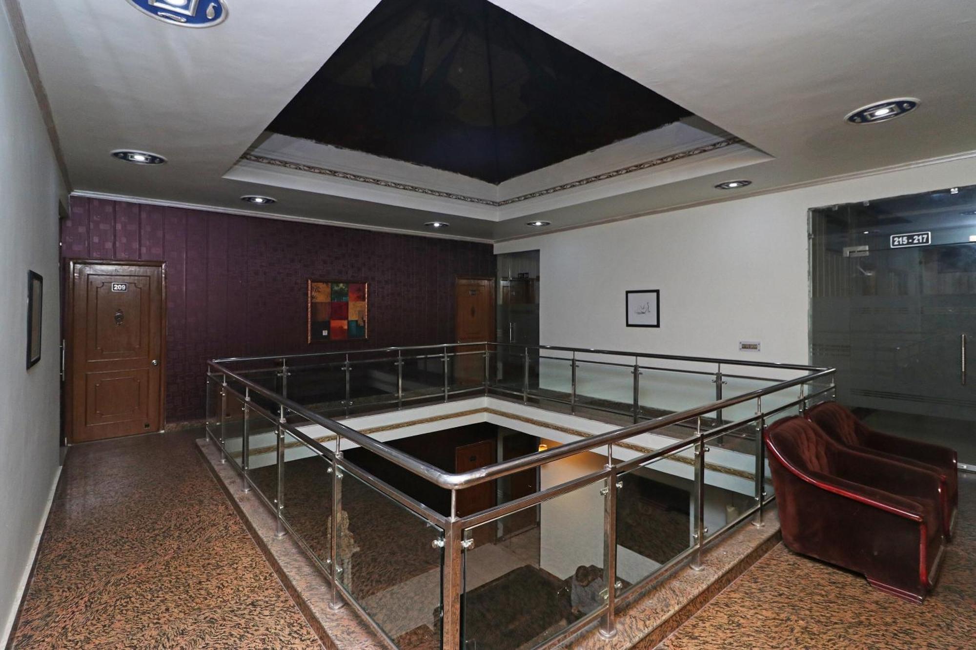 Townhouse Satguru Enclave Road Gurgaon Hotel Jamb Exterior photo